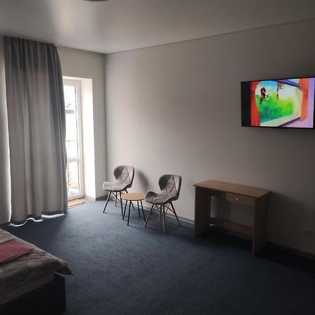 Apartment On Zarwanska Street Kamjanyi Potoki Kültér fotó