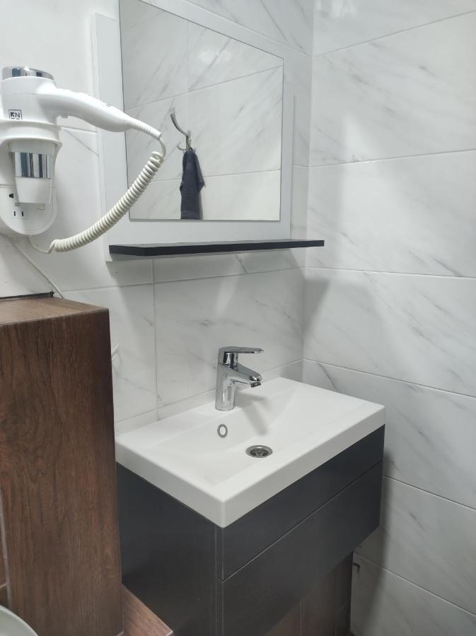 Apartment On Zarwanska Street Kamjanyi Potoki Kültér fotó